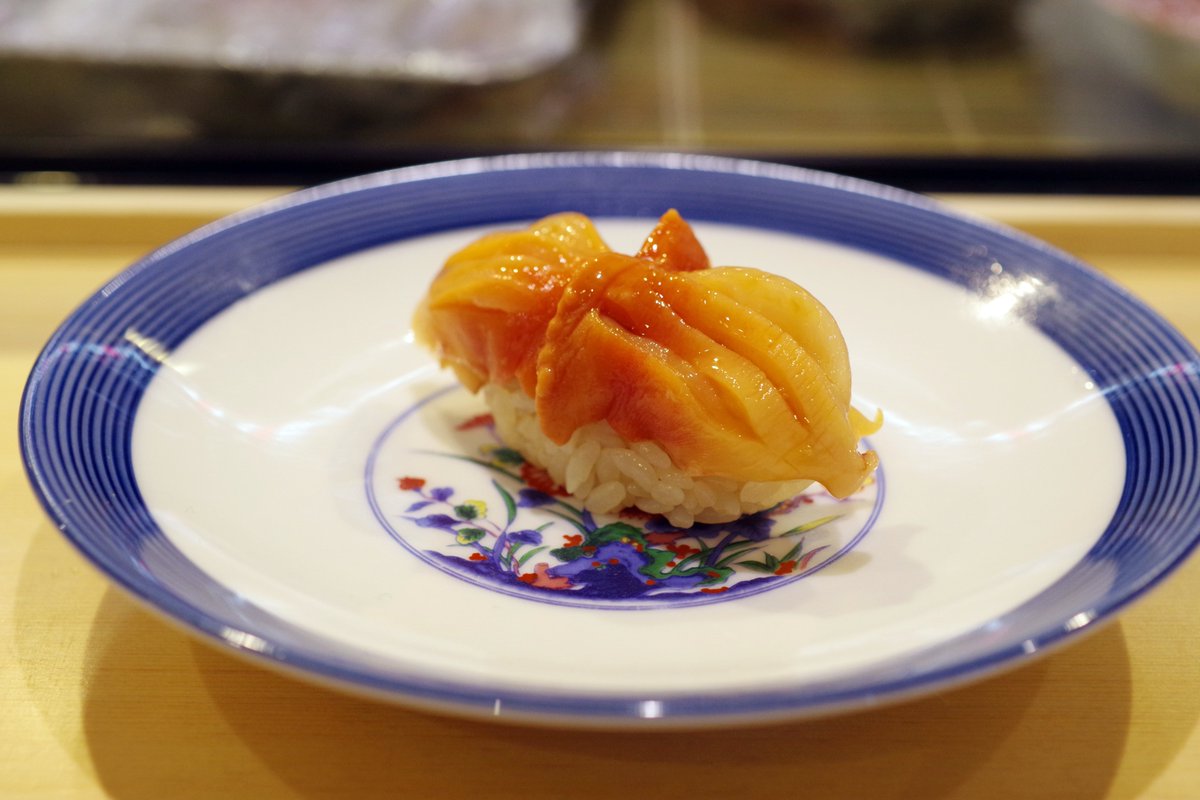 sushilog01's tweet photo. なんと3,000円でフジタ水産の鮪を食べられる、新宿の「EDOMAE SS(スシ・ステーション)」は、コストパフォーマンスが抜群です！

鮪の美味しさはもちろんのこと、〆ものも良い✨

「進化系の町寿司」と言った感じで、オススメです。

▼ブログ記事！
https://t.co/jJg9xK2GyW https://t.co/pAYDAte6gQ