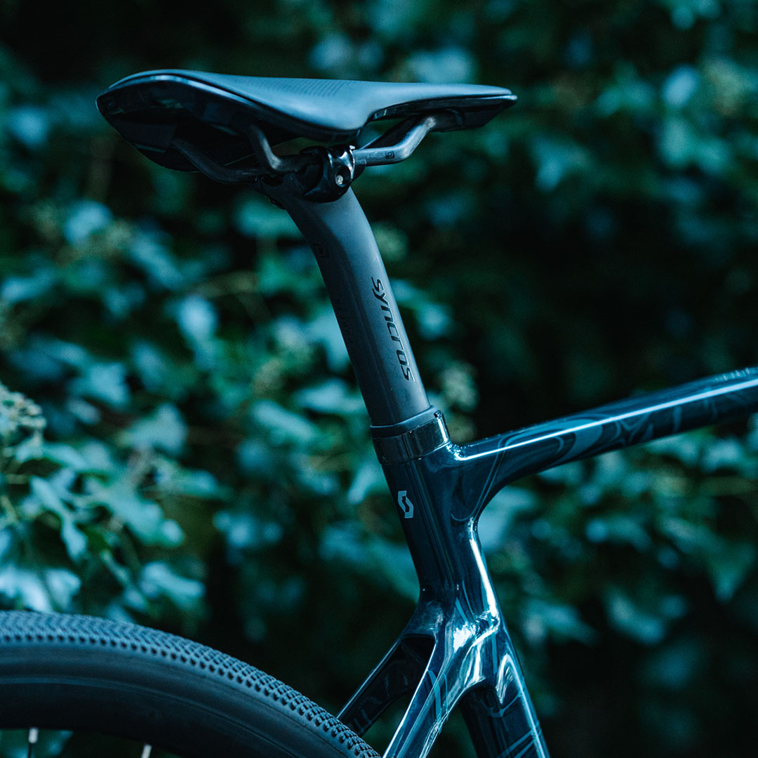The Duncan Aero Seatpost x the Contessa Addict Gravel 💙

Constructed from super light carbon fiber, the layup is optimized for an excellent balance between light weight, stiffness and comfort.

#syncros #precisionbicycleproducts
📸: Kathrin Schafbauer