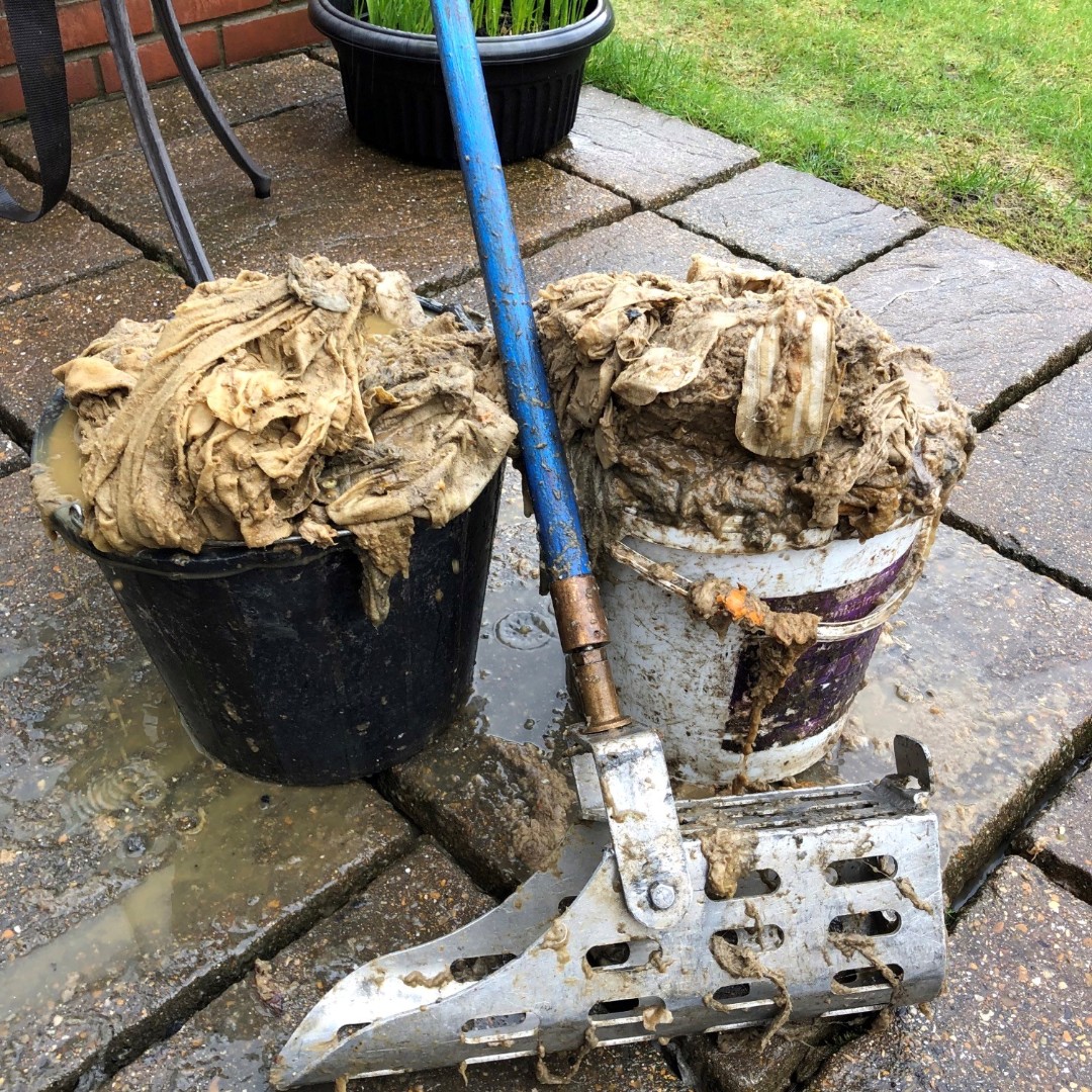 This is what happens when you flush wet wipes down the loo 🚽😔
 
Our teams removed two buckets worth of wet wipes from a sewer in Neath that was causing a huge blockage.
 
🙏 Please do your bit and protect homes from sewer flooding.

ow.ly/8kLH50HWFN9

#StopTheBlock