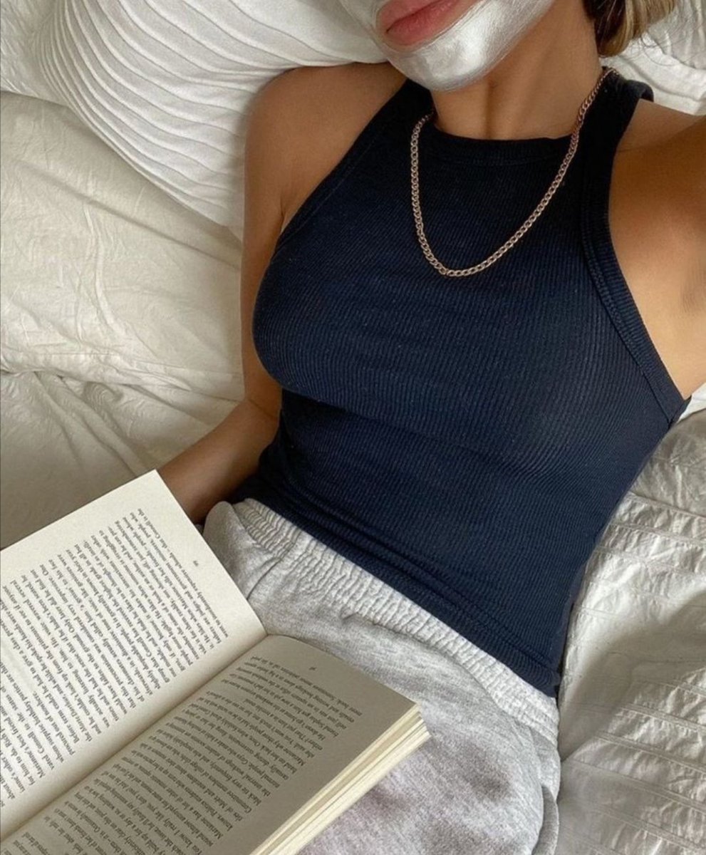 lottiewonders's tweet photo. a sunday well spent brings a week of content 🫐 https://t.co/opFFfrlIFs