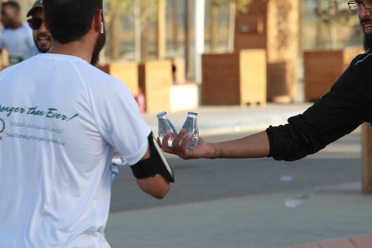 RaceArabia's tweet image. على مدار اللفة كانت هناك نقطة تروية واحدة ، حيث مر المشاركون ثلاث مرات منفصلة: مرة واحدة في كل لفة.