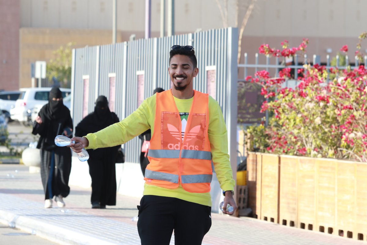 RaceArabia's tweet image. على مدار اللفة كانت هناك نقطة تروية واحدة ، حيث مر المشاركون ثلاث مرات منفصلة: مرة واحدة في كل لفة.