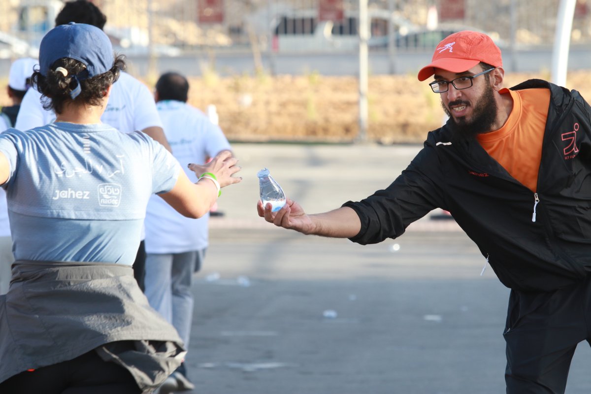 RaceArabia's tweet image. على مدار اللفة كانت هناك نقطة تروية واحدة ، حيث مر المشاركون ثلاث مرات منفصلة: مرة واحدة في كل لفة.