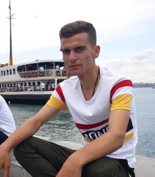 Mersin Tarsus’ta atanamadığı için seyyar satıcılık yapan 32 yaşındaki Coğrafya Öğretmeni İsmail Karahan'ın intihar ettiği anlaşılalı birkaç saat oldu