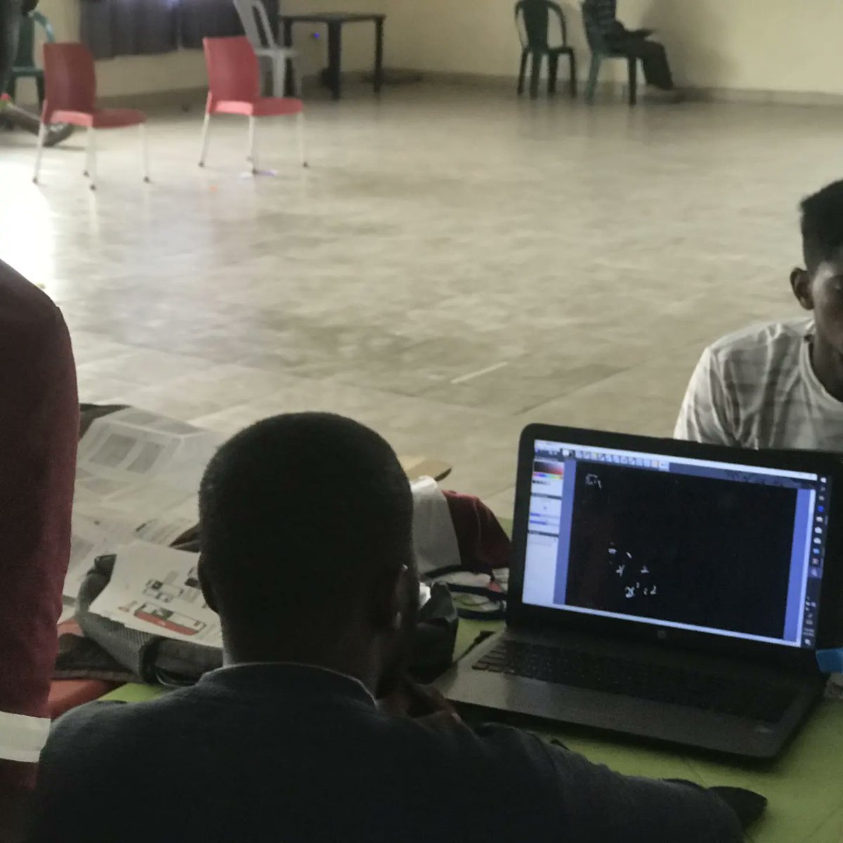 college_app_'s tweet photo. Running 🏃 a little test 💯  with our freelance🚀 tutors knowing how fast the have mastered ⏰ writing with the tablet and using their microphone 🎤 for good audio  sound 📢  .
#playmycourse
#collegeapp
#edtech
#teranexf https://t.co/Rb5rD7Z1sG