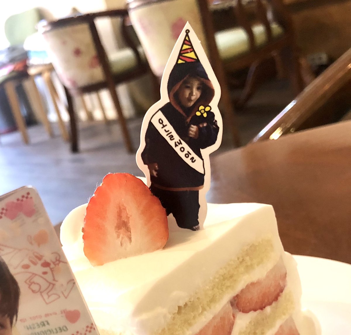 zzmechoo's tweet photo. 정말정말 예쁜 카페! 생일 당일에 갔는데 카페 바깥부터 정우가 반겨줘서 더 행복했어요💖 음악쩡심 사진들도 좋았구 무엇보다 케이크픽이.. 넘 귀여워서 눈물찔끔낫네요.. 기다림이 아깝지않았어요 감사합니다💓💓 #정우의_성장속도_219KM https://t.co/yN5yOmnPJc