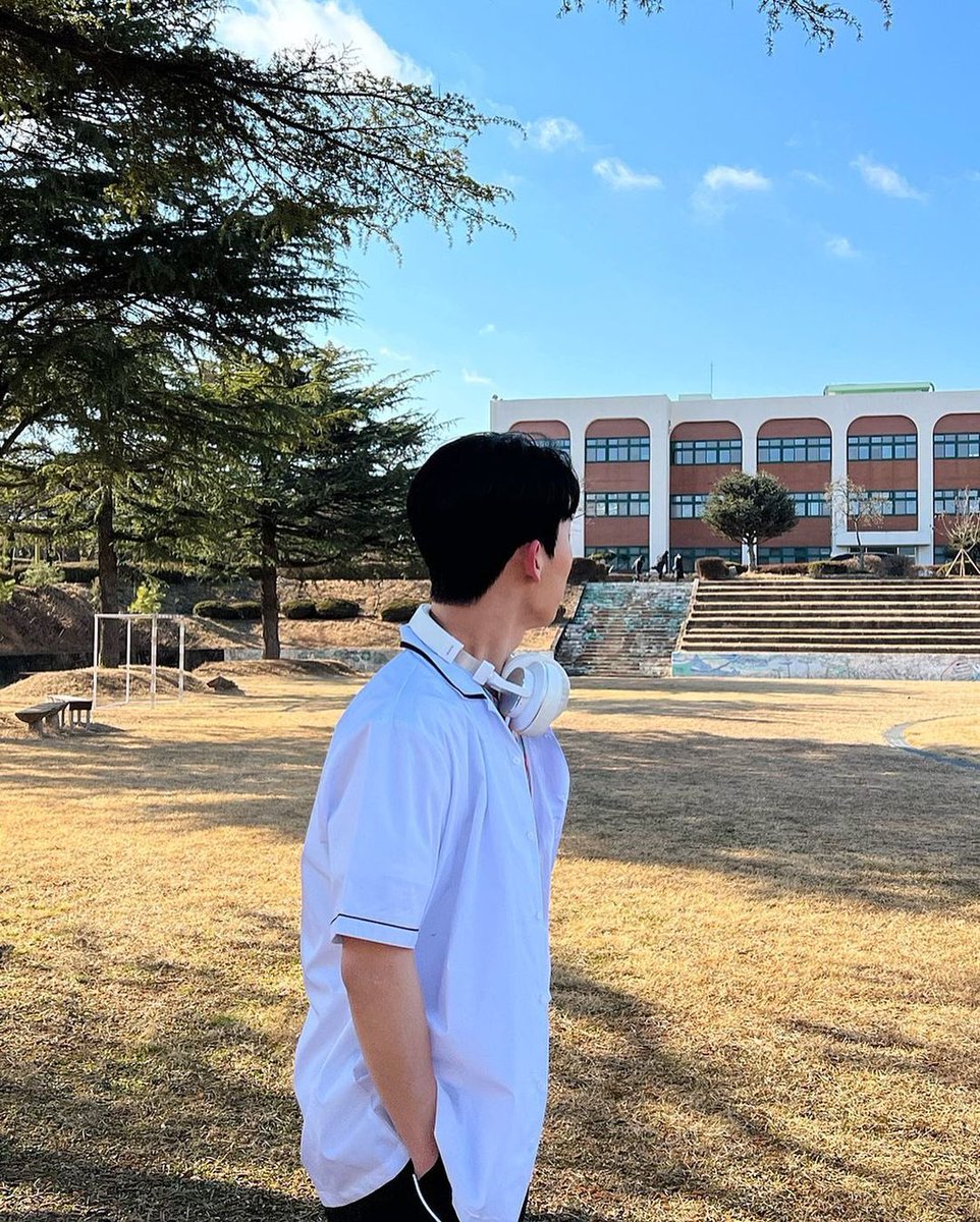 chwookth's tweet photo. 20.02.22 IG update

: ฤดูร้อนปี 1998

#최현욱 #ชเวฮยอนอุค #CHOIHYUNWOOK #문지웅 #스물다섯스물하나 #TwentyFiveTwentyOne #TwentyFiveTwentyOneEp4 https://t.co/sERAFE5u5S