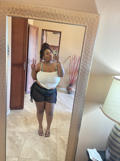 Pura Vida 🌞🥰 https://t.co/ketYPpfrUf<a href="/tag/moneyman"class="tags"><span>#moneyman</span></a>