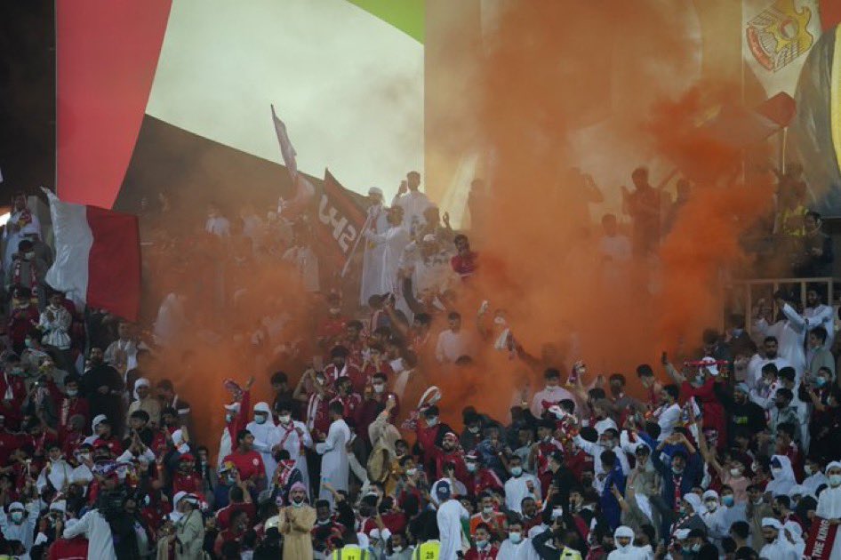 SharjawyEdits's tweet photo. لأجل الشارقة وسلطانها الكأس في البديع 🏆
 #الكأس_من_المدرج https://t.co/hWFDPQoslY