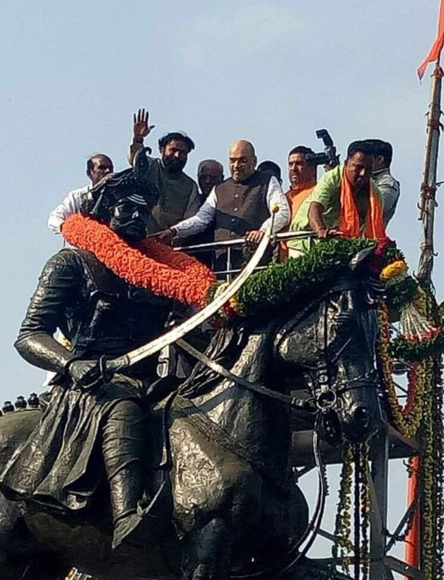 MadhuBellibatlu's tweet photo. ಮಾತು ತಪ್ಪಿದ ಭ್ರಷ್ಟ ಬಿಜೆಪಿ. ಕೊಟ್ಟ ಮಾತು ಈಡೇರೆಸದಾ ವಚನ ಭ್ರಷ್ಟ ಪಕ್ಷ ಬಿಜೆಪಿ..
ನಮ್ಮ ಕನ್ನಡದ ಅರಸರನ್ನ ಕೇವಲ ಎಲೆಕ್ಷನ್ ಸಂದರ್ಭದಲ್ಲಿ ಉಪಯೋಗ ಮಾಡಿಕೊಳ್ಳುತ್ತಾರೆ. ಕೋಟೆ ನಾಡಿನಲ್ಲಿ ಭರವಸೆ ನೀಡಿದ  ಆವಿವೇಕಿ ಅಮಿತ್ ಶಾ.
#ಮದಕರಿನಾಯಕಥೀಮ್_ಪಾರ್ಕ್_ಯಾವಾಗ https://t.co/oq55UczfiI