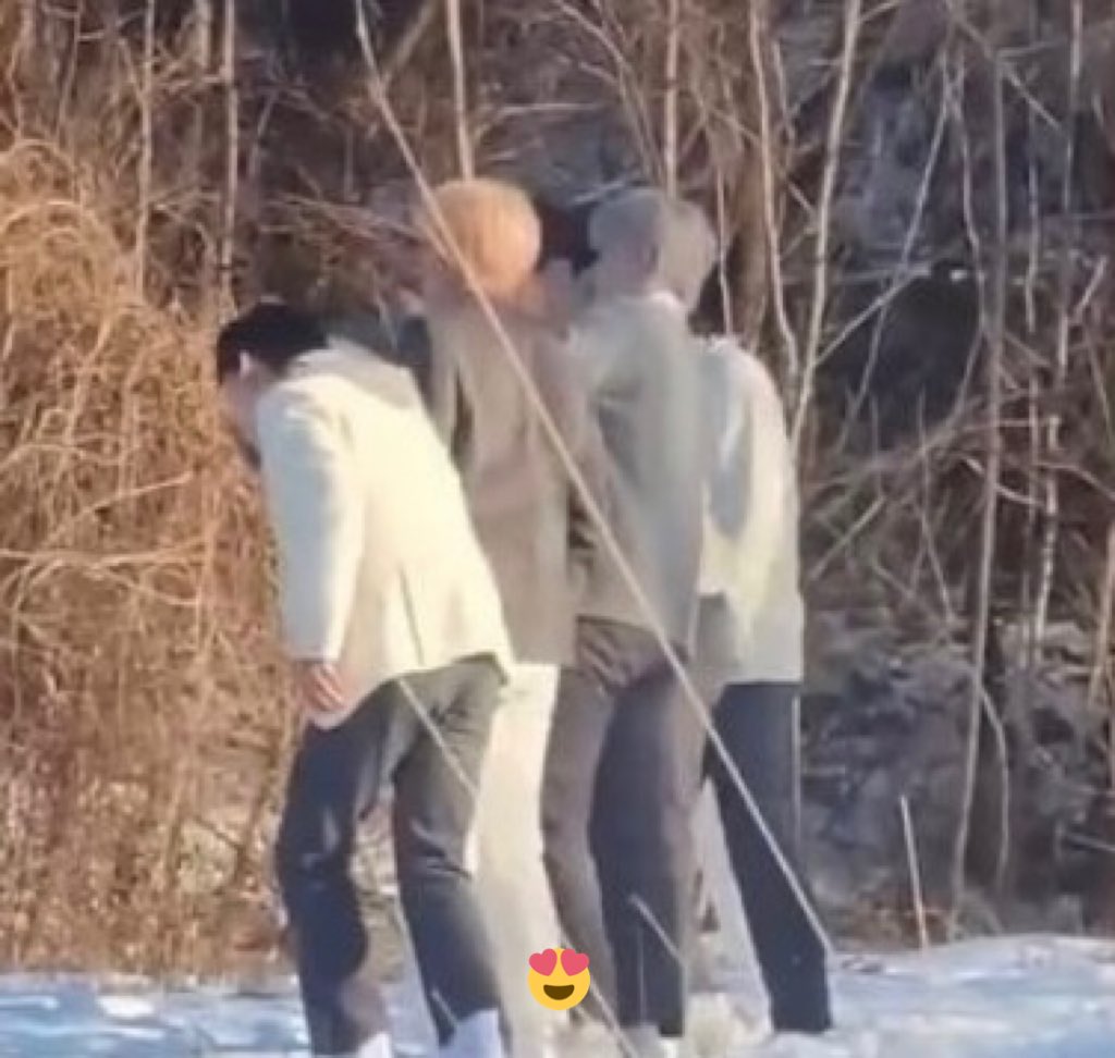 lovingsunsun's tweet photo. omg sunoo heeseung sunghoon jungwon jay having so much fun on gangwon today ☹☹ https://t.co/8y1a3KSb8x