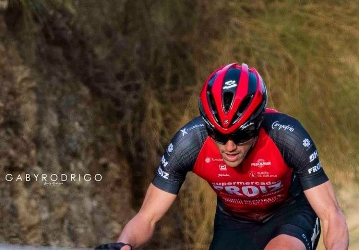 Carmelo Urbano (Froiz) vence en solitario el segundo parcial del #MemorialSanroma22, mientras que la general, se la lleva F. Tercero (Eolo), tras una excelente actuación de todo su equipo, que mantuvo un bonito pulso con el pelotón, donde trabajaba, Caja Rural para el líder.