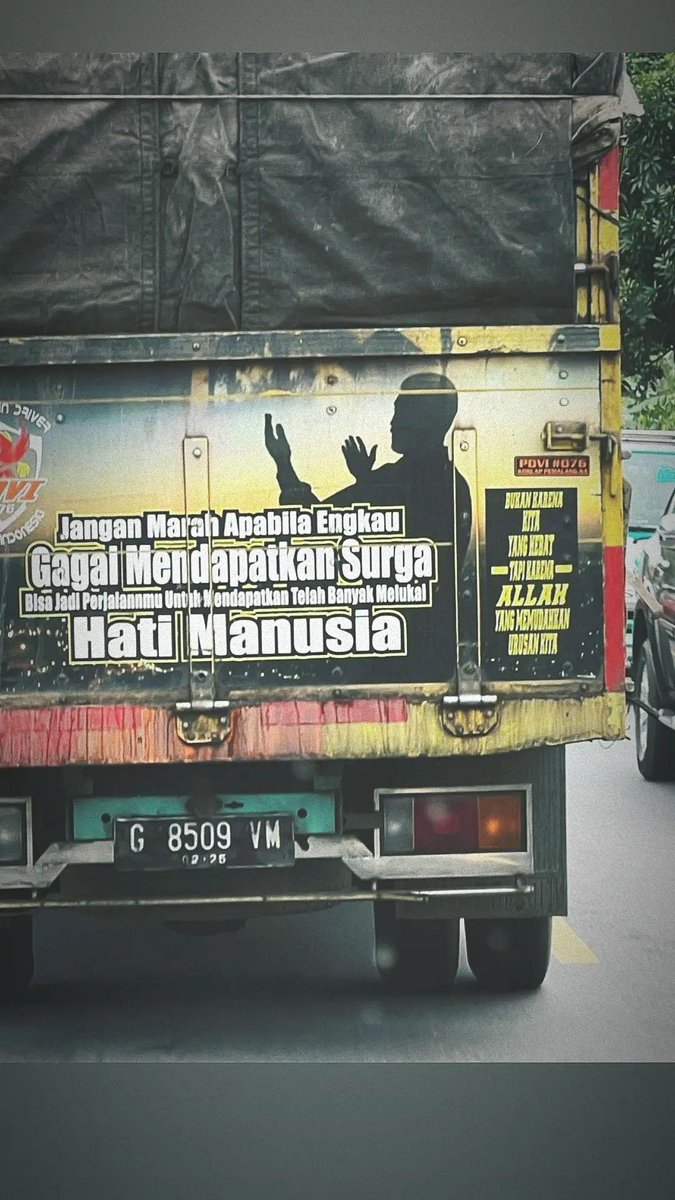 Ozek29's tweet photo. Ilmu itu seperti sampah berserakan dimana-mana. Sudihkah kamu merendakan diri untuk menjadi pemulung atau justru kita lebih suka menjadi seorang pembuang?! 

#TongSampah https://t.co/OyFXWIcjob