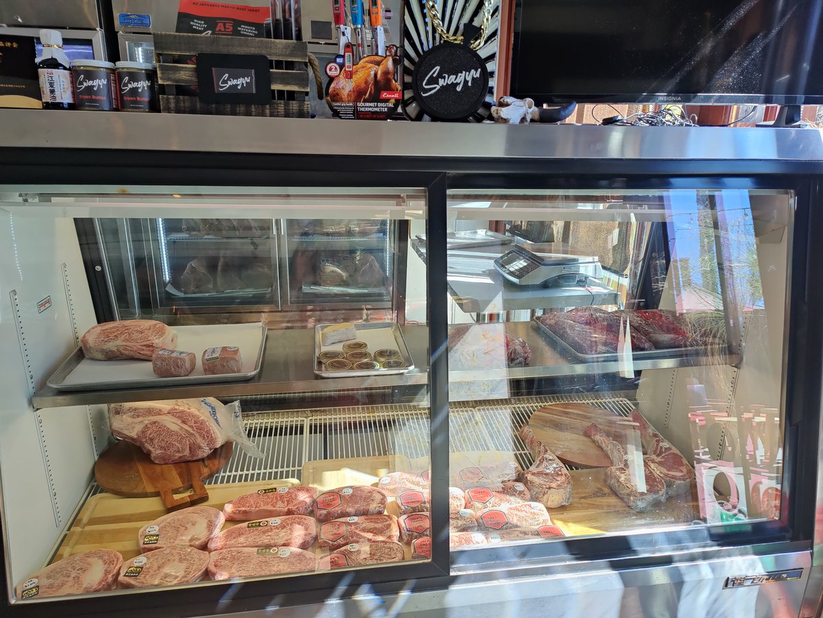 ShokoMama531's tweet photo. アメリカでは珍しい、本物の和牛のハンバーガー屋さん。YouTubeで見つけて行きたくて、遂に行って参りました🍔🍔🍔🍔ポテトも旨し!ダーリンもお気に召した様😁今度は是非お店で! #ハンバーガー #swagyu #PB #食べ歩き #和牛ハンバーガー #和牛 #美味しい #yummy #tasty #foodie #food #hamburger https://t.co/67qLdeajA6