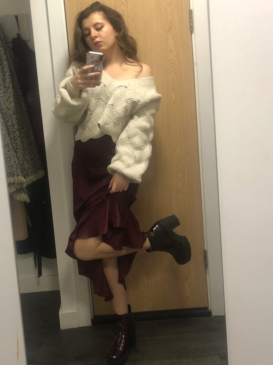 diebreakerer's tweet photo. and when she rocks up to european clay season in these fits? all your faves gonna be competing for a new gf x https://t.co/9IXKmyCNLw