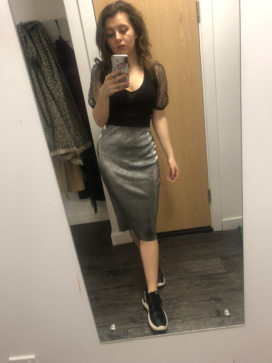 diebreakerer's tweet photo. and when she rocks up to european clay season in these fits? all your faves gonna be competing for a new gf x https://t.co/9IXKmyCNLw