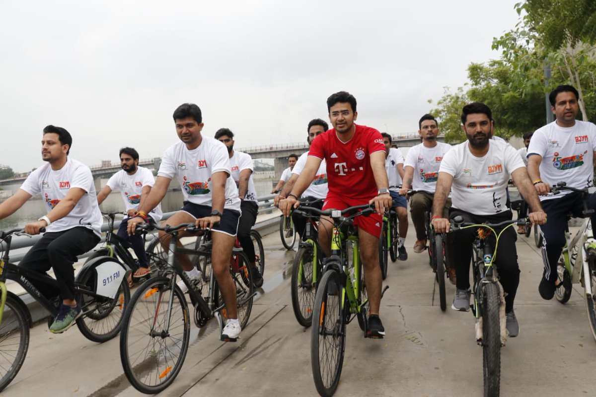 umashankarsingh's tweet photo. पता नहीं इन्होंने सायकल 🚲 क्यों चुना! https://t.co/G0UEdYnstG