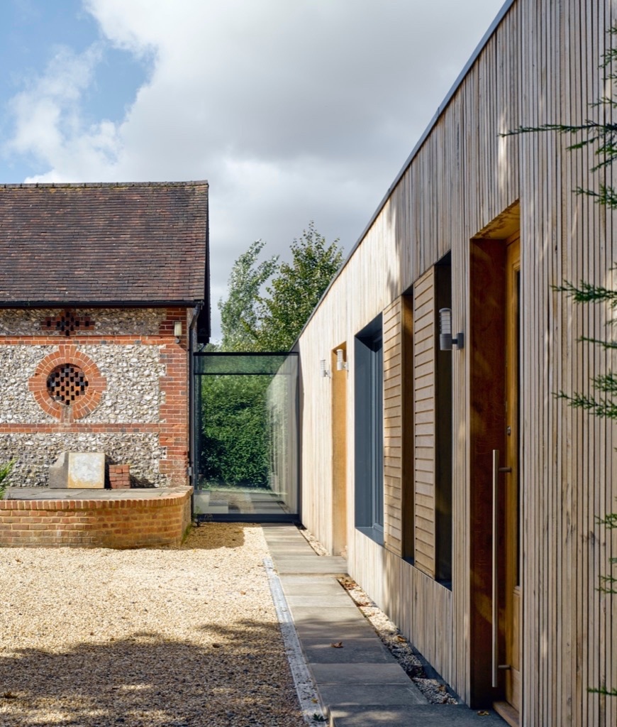 Frameless glass links old to new, at the award-winning Hurdle House. Project Status - Completed Architect - Adam Knibb Architects Structural Engineer - Eckersley O' Callaghan Photographer - James Morris Contractor - Gregory Collins Ltd #adamknibbarchitects#riba#architecture