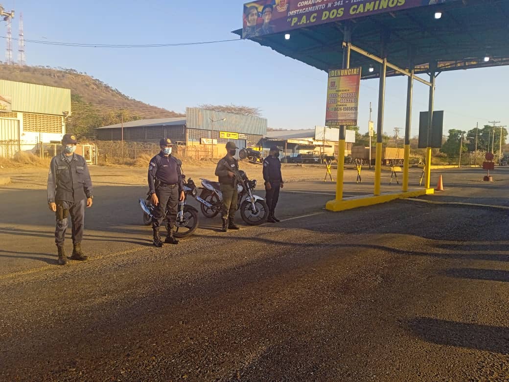 poliguarico15's tweet photo. Cumpliendo instrucciones del Gobernador @josemvasquez y lineamientos del G/D Miguel Ángel Urrieta Manrique Director de @poliguarico15 a esta hora, se realiza despliegue de seguridad mixto, en diferentes sectores del Mpio. Ortiz.
#UnidosVenceremos
#CCP2 https://t.co/ctksnVDLJH