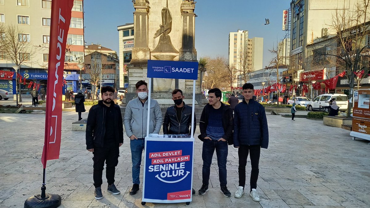 spsancaktepe's tweet photo. Saadet partisi #Sancaktepe gençlik kolları olarak #Samandra merkezde stant çalışması gerçekleştirdik. https://t.co/7rx291AtVZ