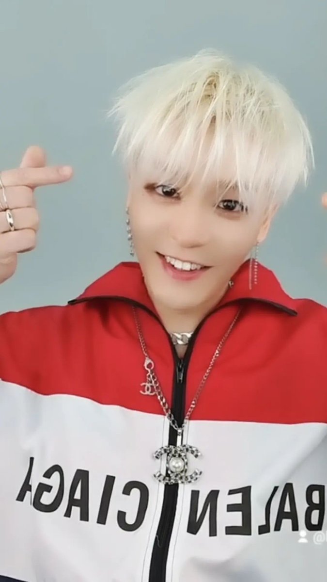 EHoony0222's tweet photo. #KANGSUNGHOON #강성훈 handsome😋🥰 https://t.co/AbZgHQ3ZdT
