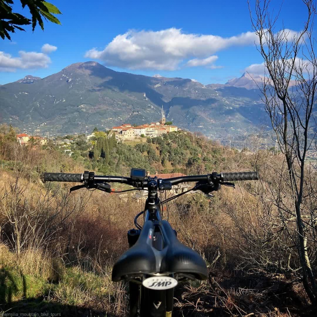 selle_smp's tweet photo. Travelling means discovering😉🚴
📸 @versilia_mountain_bike_tours
#sellesmp #designedonyourbody #handmadeinitaly #saddle #saddles #cycling #cyclist #cyclingtips #cyclingadventures #cyclingaddict #passioneciclismo #outsideisbest #biketrail #bikewithoutlimits https://t.co/cVvgfWzPlk