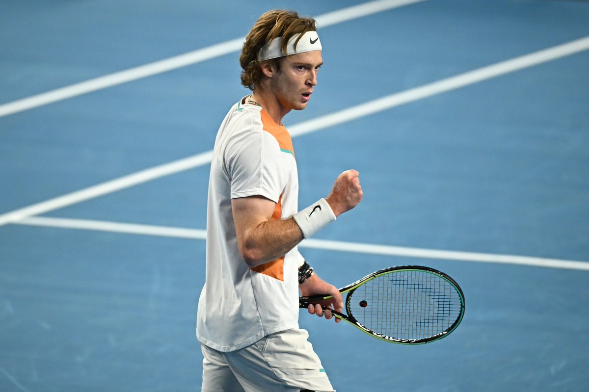 First set for Andrey Rublev in the final 💥 7-5 vs Félix Auger-Aliassime 

#O13Provence #atptour #andreyrublev