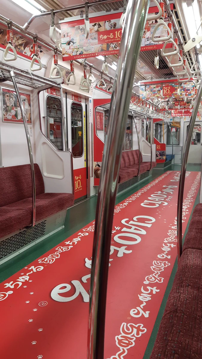中吊り広告だけでなく？電車全体が「ちゅ～る」仕様になるwww