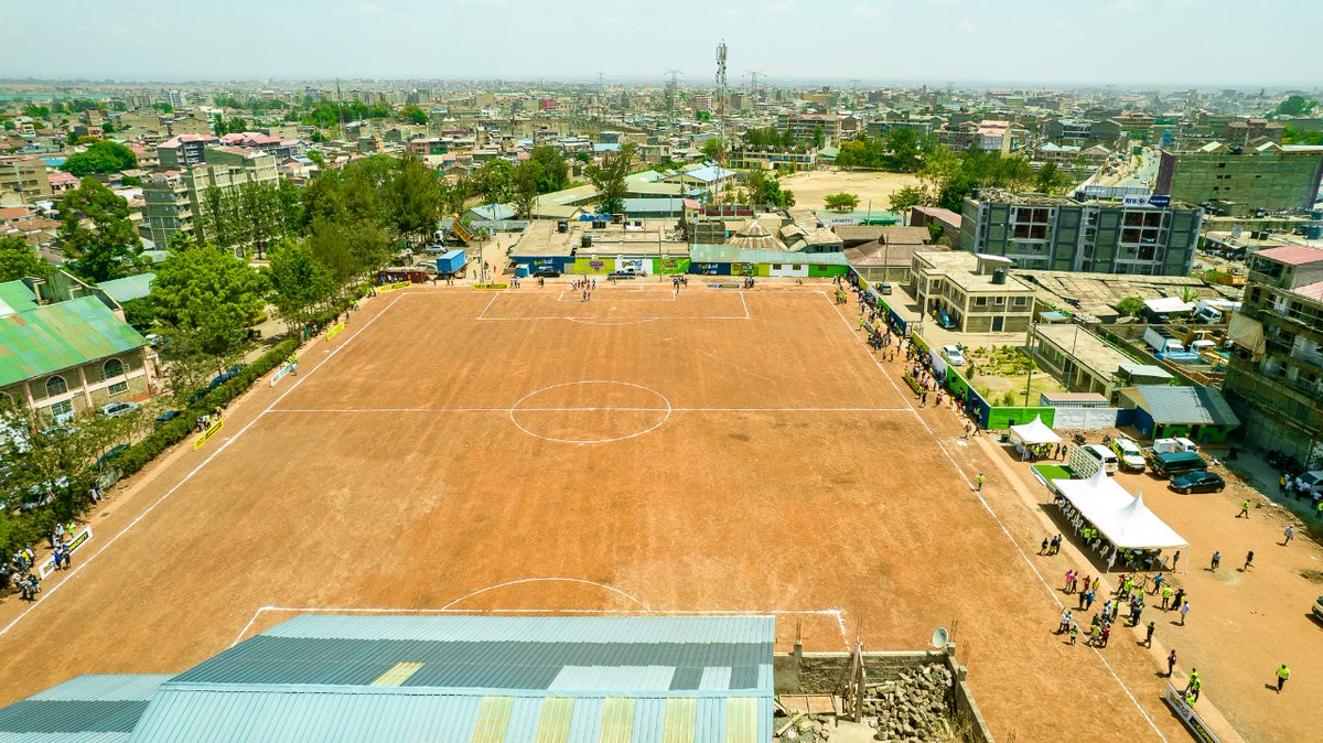 betikaKe's tweet photo. 1/1: Wakurugenzi hayawi hayawi huwa!

Safari ya #BetikaNaCommunity ya kuinua soka pale Kayole by upgrading their football pitch imekamilika. 
Leo tumekuwa hapo kurudisha uwanja kwa wenyeji after 4 months of excavation, refilling, kuunda drainage na replacement ya posts and nets. https://t.co/uHDW7AIR2L