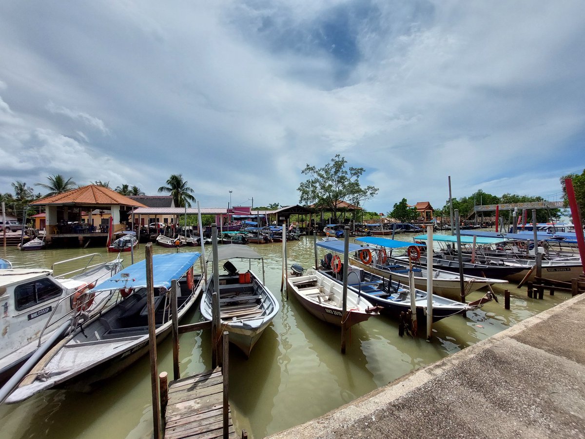 FFarasu's tweet photo. JETI UMBAI, Melaka.
Tak mau terikat dengan masa perjalanan feri, perkhidmatan bot ke Pulau Besar Melaka ada di sini.
#melaka #pulaubesar #Malaysia #Mystique #Island https://t.co/1g61Xlm9xR