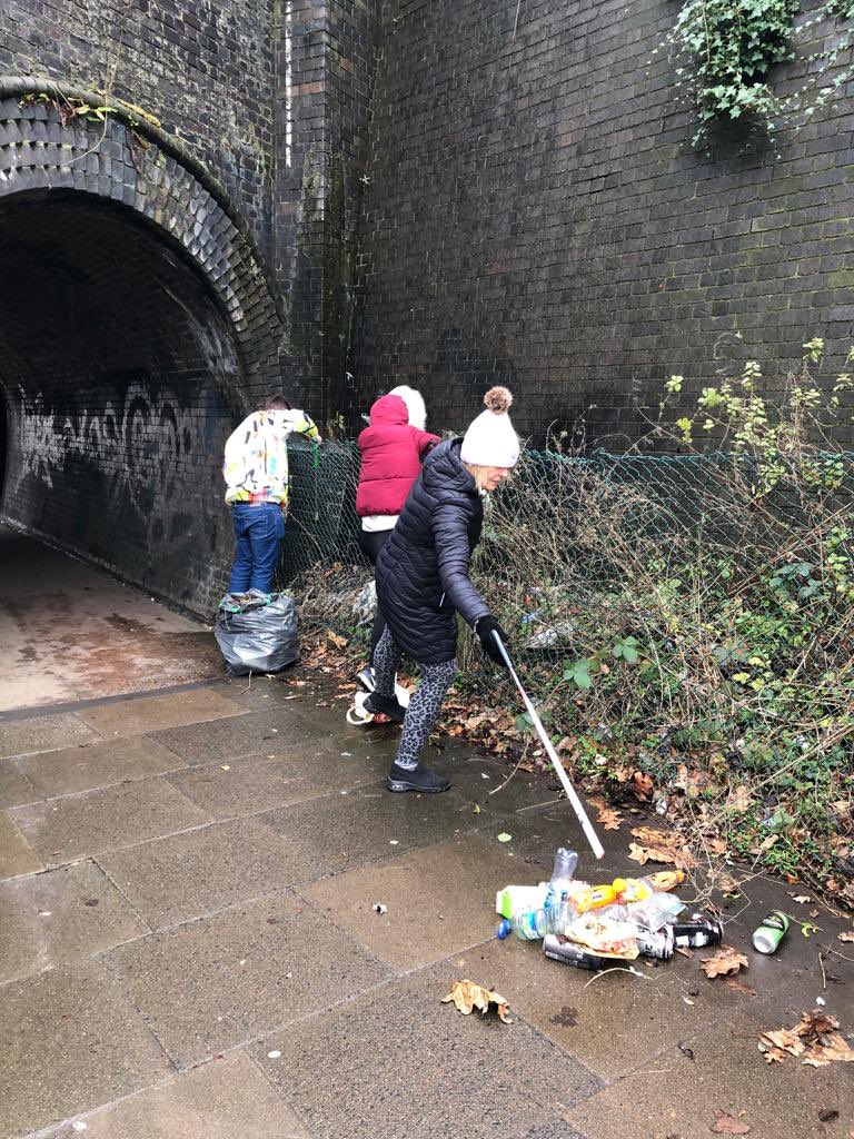 Thank you to everyone who came along to our litter pick today. 7 bags of litter collected and several graffiti tags removed. ✅❤️ #OurNorthfield #StationAdopters @WestMidRailway