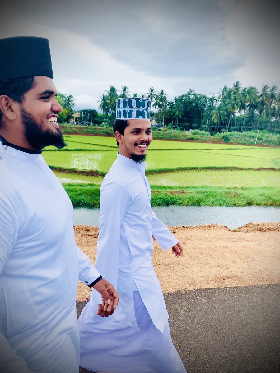 AhamedBayya's tweet photo. Lovely days don’t come to you, You should walk to them…🌹🌹🌹

@bayya_ahamed 
@aaseemathayi 
#inspiration #instagram #motivation #rumi #rumiquotes #sufi #sufism #inspirational #islamic #islamicway #islam #islamiclife #naseeha #bayyaahamed #aneesahamedathayi #athayinaatchannel https://t.co/wRHWiprRwA