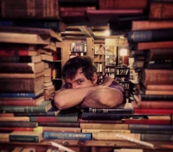 valentinescyare's tweet photo. 🧵-   A thread of pedro pascal’s characters &amp; what i think their favorite classic books would be! ( + some silly little cute scenarios) https://t.co/Ay7lXOg3SS