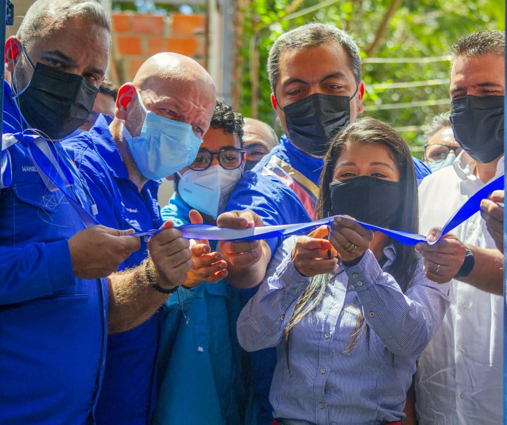 angelopalmerib's tweet photo. Este #19Feb participamos en la inauguración de la sede #UNTCharallave, espacio que debemos convertir en un hogar para la comunidad, el reencuentro y para hacer ciudadanía. Sigamos construyendo hogares donde confluya el compromiso, la organización y la vocación

📷 @elmundodebabel https://t.co/B6YAcBEWYY