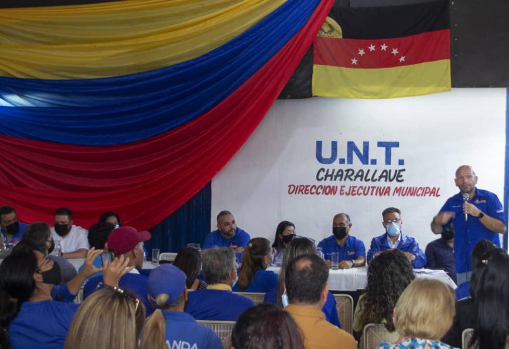 angelopalmerib's tweet photo. Este #19Feb participamos en la inauguración de la sede #UNTCharallave, espacio que debemos convertir en un hogar para la comunidad, el reencuentro y para hacer ciudadanía. Sigamos construyendo hogares donde confluya el compromiso, la organización y la vocación

📷 @elmundodebabel https://t.co/B6YAcBEWYY