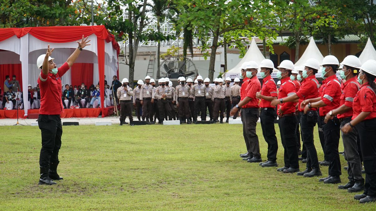 faizinpamungkas's tweet photo. Proud to be part of the success of the month Event K3 at Riau Complex
Safety Start with me.
Safety is my life.
NoSA (No Safety No Activity)
#lifeatAPRIL
#LifeatAPR
#Safety
@RAPP_Official https://t.co/POMkIrBr6l