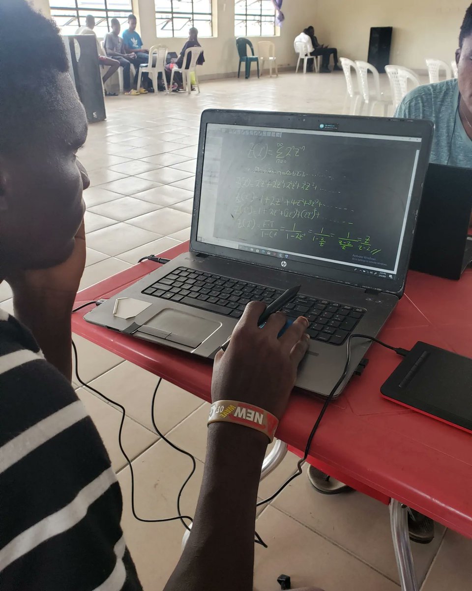 college_app_'s tweet photo. With 🔎 our recording  🎥 and writing ✏️ softwares🖱 @college_app_ , we also use the writings tablet and microphone 🎤 for good audio sound 📢  .
#playmycourse
#collegeapp
#edtech
#teranexf https://t.co/y5xzyPDf3a