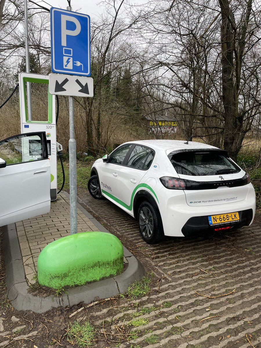 EmilRoosen's tweet photo. @my_wheels Dit kan toch niet de bedoeling zijn van “delen”? https://t.co/Nm8kKS9SW4