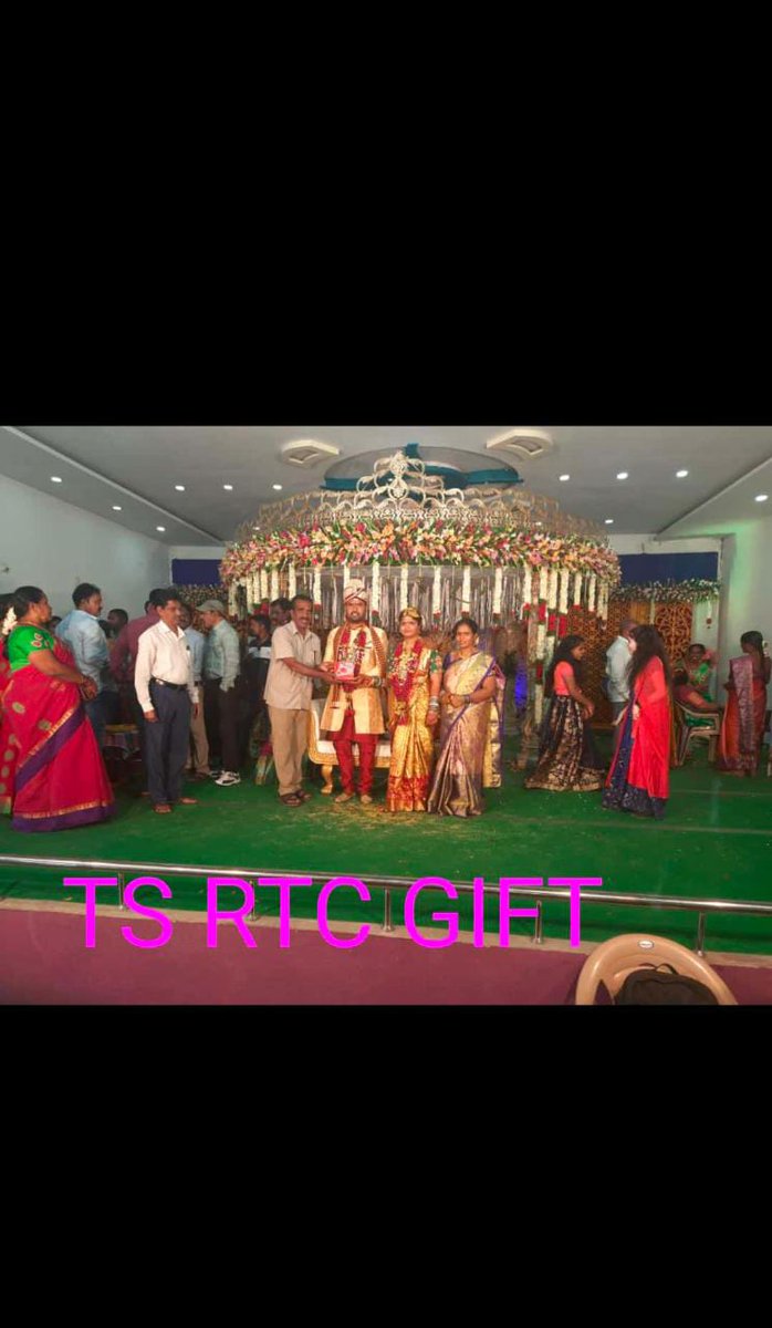 DMKR2TSRTC's tweet image. #BookTSRTC, Today gifts presented to d newly wedded couple who booked hire buses on behalf tsrtc by KR-2 depot crew@TSRTCHQ@tsrtcmdoffice@rm_krmr