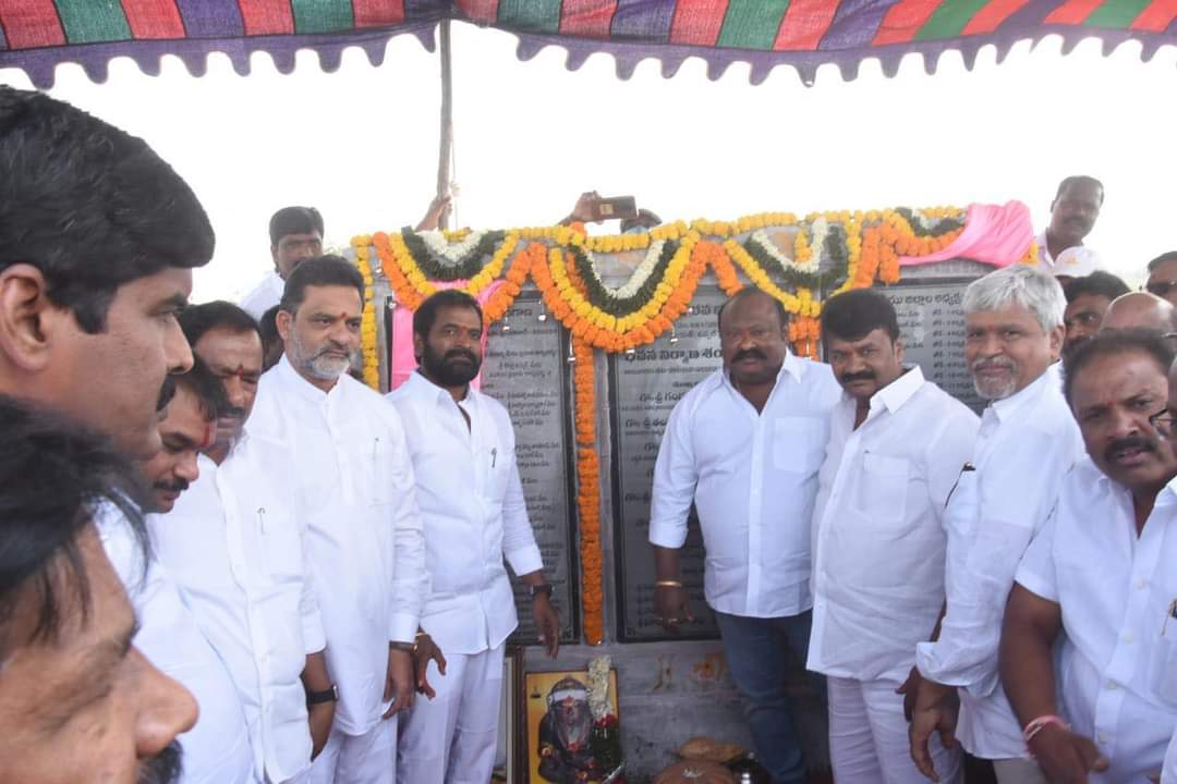 GangulaBRS's tweet photo. BC కులాల ఆత్మ గౌరవ భవనాల నిర్మాణంలో భాగంగా నేడు హైదరాబాద్ లోని ఉప్పల్ బగాయత్ లో మేరు &amp; మేదరి కుల సంఘాల ఆత్మగౌరవ భవనాల నిర్మాణానికి సహచర మంత్రులు @YadavTalasani గారు, @VSrinivasGoud గారు, MLA @SubhasBethiTRS గారు, BC కమిషన్ చైర్మన్ కృష్ణమోహన్ గారితో కలసి శంకుస్థాపన చేయడం జరిగింది. https://t.co/ptyuONhIaY