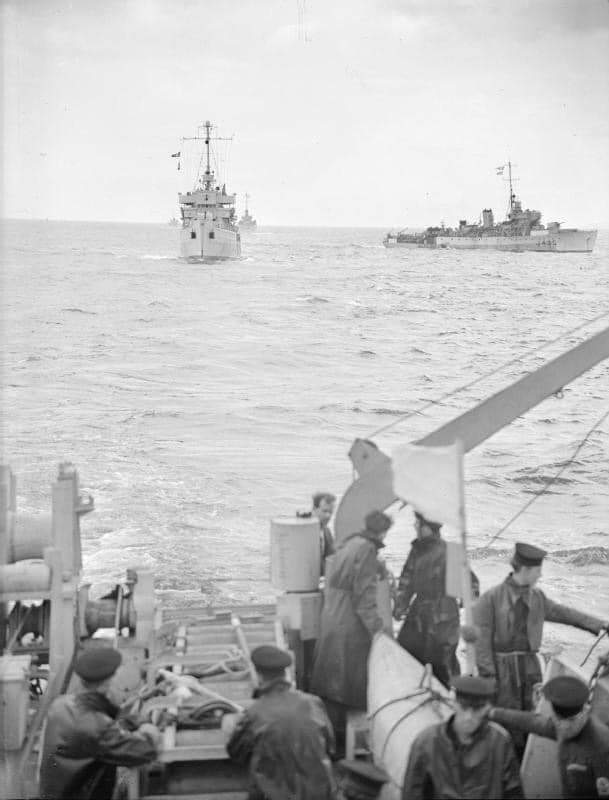 FittersLtd's tweet photo. @Sweepers3945
HMS Orestes, top left ⚓❤️ https://t.co/F0jPN4asgA