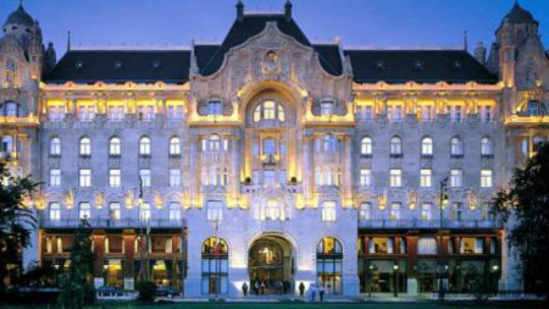 microondagroup's tweet photo. In diretta col ns. Key Account Manager Fabrizio Balbi dal Four Season Hotel a Praga. 💪🍸 https://t.co/doH6EN8oq9