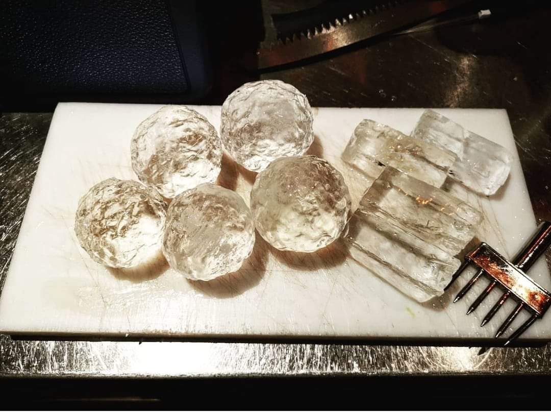 microondagroup's tweet photo. In diretta col ns. Key Account Manager Fabrizio Balbi dal Four Season Hotel a Praga. 💪🍸 https://t.co/doH6EN8oq9