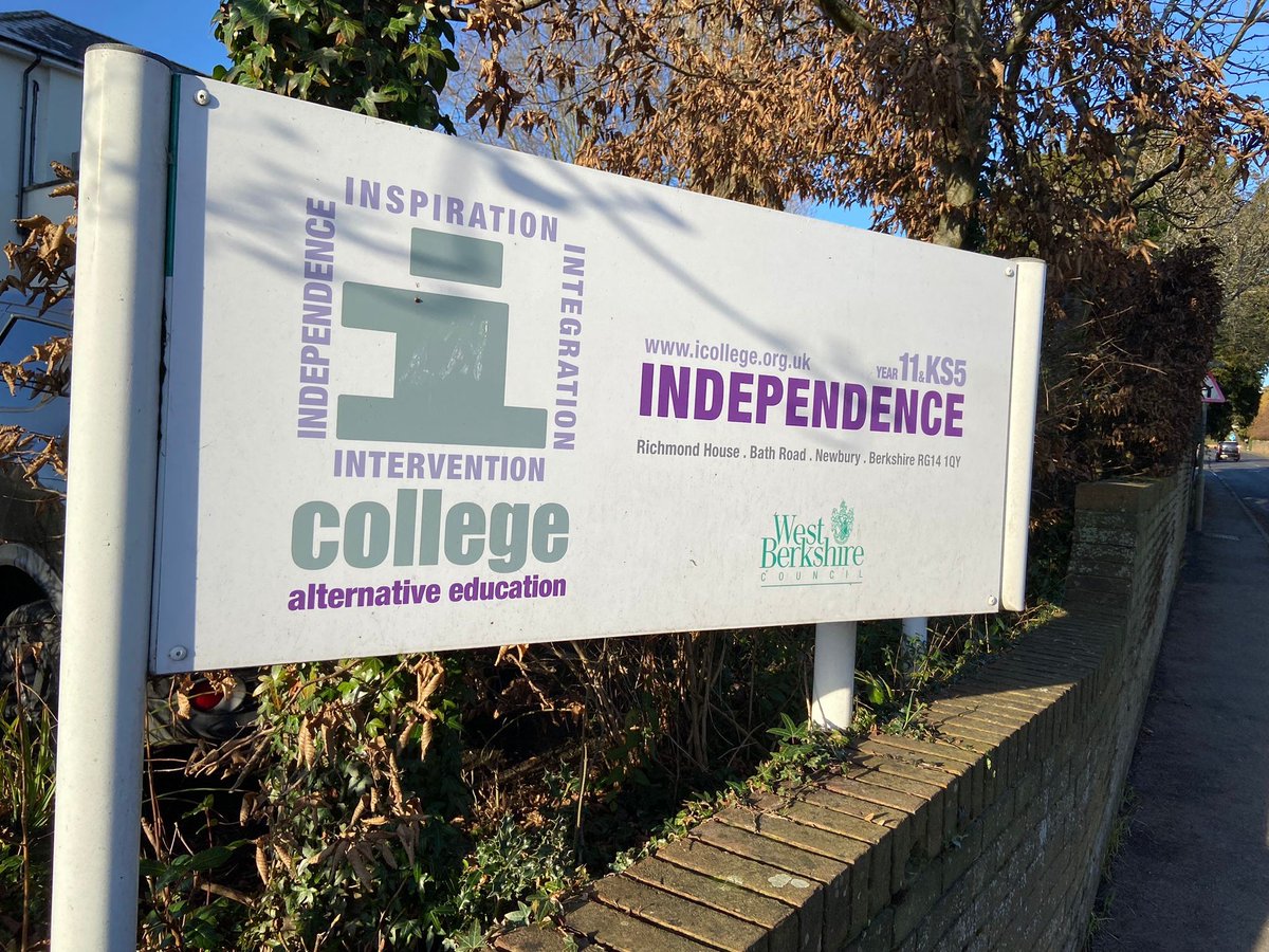 MNRCoaching's tweet photo. Fridays, we work 1-2-1 with students at #iCollege in #Newbury.
We've explored areas such as behaviour, confidence, belief, hope and ambition.
We have received fantastic feedback from both staff and students, who have found these sessions very beneficial.
@WestBerkshire #YouthWork https://t.co/RnpjgLWiWx