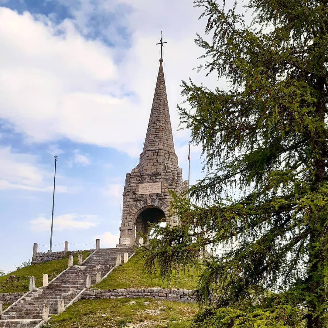 TurismoVeneto's tweet photo. Il #MonteCimone è sacro alla memoria. Segui il Sentiero dei Crosati fino a giungere in vetta.  I boschi non celano del tutto gli antichi camminamenti, le trincee e le gallerie: testimonianze della Grande Guerra #Tonezza 

https://t.co/d52ipAL6wl

#VisitVeneto 

📸 IG danic_958 https://t.co/IbUKJ8XFN8