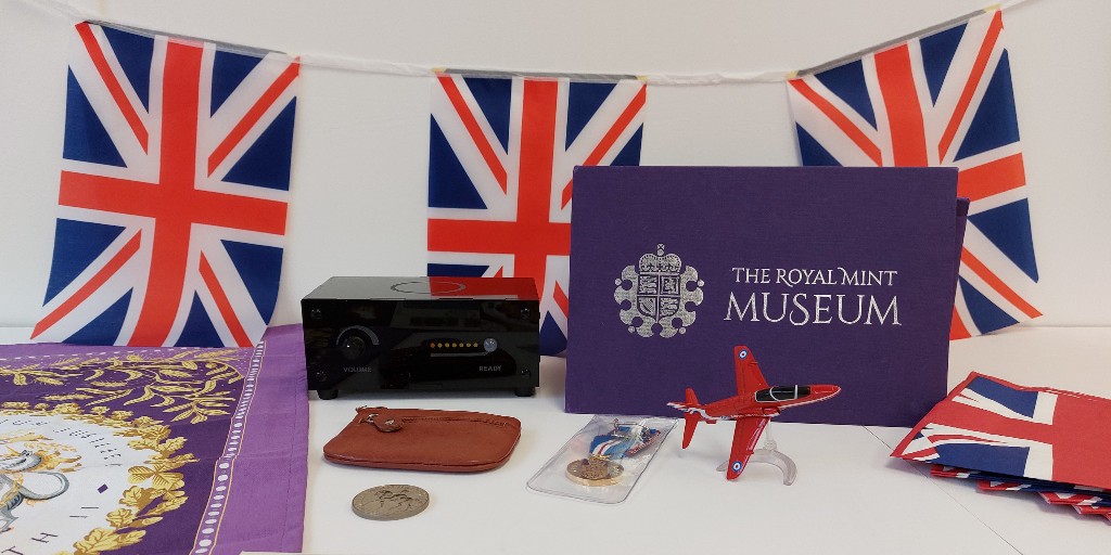 RoyalMintMuseum's tweet photo. All of these items feature in our expanded reminiscence boxes in celebration of the Platinum Jubilee! Boxes are available for loan to care homes, absolutely free, with all resources need to run a session:
https://t.co/Zzr2w8Sd0n
#Museums #MuseumsInAction #CareHomesUK #Carehome https://t.co/KX9qPT1Wy1