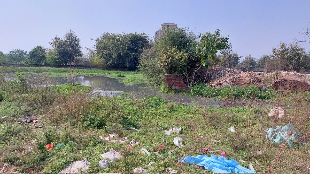 IshwarDayalAga1's tweet photo. @moefcc @hsiidc @mdhsiidc @MCManesar
Sewer is flowing openly adjacent to express greens apartnents in sector M1A in manesar for last many years . A big health and hygienic concerns for all residents and sheer violation of environment norms. No action taken yet . https://t.co/GGw7ZnRa2t