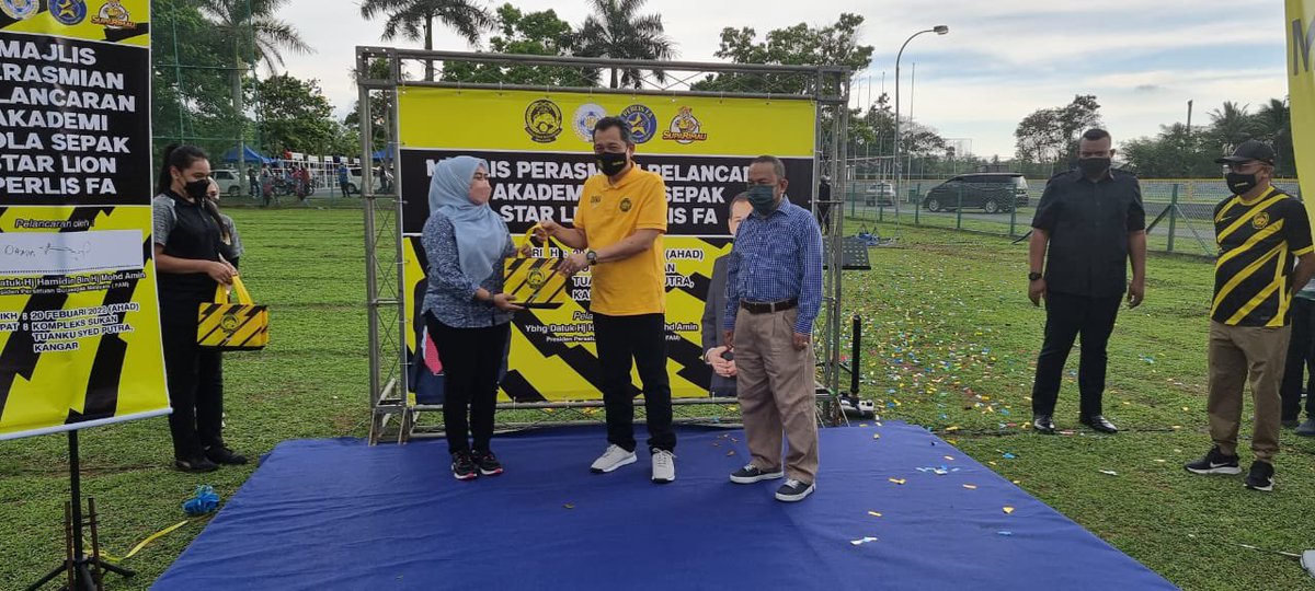 chrisraj23's tweet photo. Perasmian Pelancaran Akademi Bola Sepak Perlis FA di Kompleks Sukan Tuanku Syed Putra, Kangar.
#PerlisFA #FAM #DemiLencanaDiDada
@FAM_Malaysia https://t.co/VUmGelrzTq