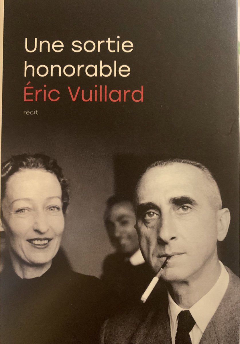 Après La bataille d’Occident et L’ordre du jour, #EricVuillard revient sur une autre guerre, celle d’Indochine en mettant en lumière la colonisation, les intérêts financiers, les postures politiques, l’exercice du commandement.
Ecriture affûtée tout en finesse. Un chef d’œuvre.👏