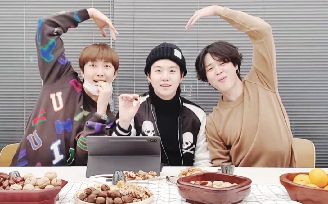 zerounx's tweet photo. Thankyou for watching our vlives. https://t.co/rvSUnRlS3f